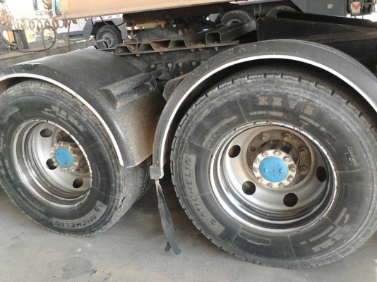 รถฮีโน่ 10 ล้อ หัวลาก FM1J  260 แรงม้า. ปี 48  ( ขาย เฉพาะแม่. ) , (  มีขาย 2 คัน.  )  สนใจติดต่อ  081 - 6079515