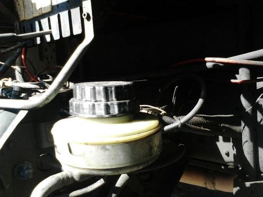 รถฮีโน่ 10 ล้อ หัวลาก FM1J  260 แรงม้า. ปี 48  ( ขาย เฉพาะแม่. ) , (  มีขาย 2 คัน.  )  สนใจติดต่อ  081 - 6079515