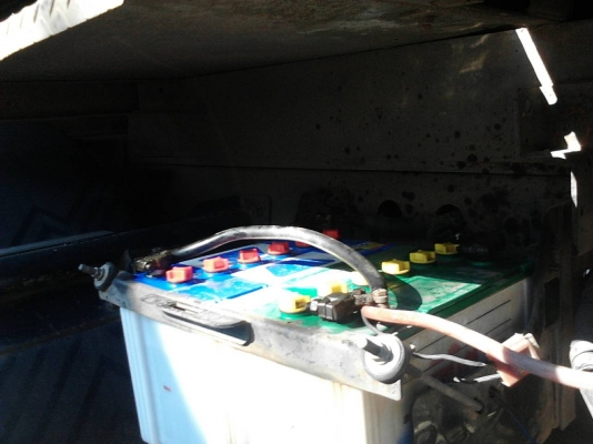 รถฮีโน่ 10 ล้อ หัวลาก FM1J  260 แรงม้า. ปี 48  ( ขาย เฉพาะแม่. ) , (  มีขาย 2 คัน.  )  สนใจติดต่อ  081 - 6079515