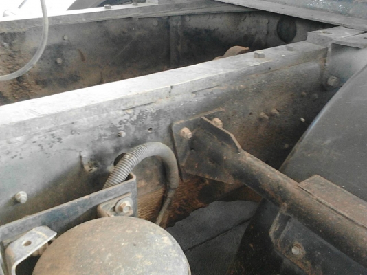 รถฮีโน่ 10 ล้อ หัวลาก FM1J  260 แรงม้า. ปี 48  ( ขาย เฉพาะแม่. ) , (  มีขาย 2 คัน.  )  สนใจติดต่อ  081 - 6079515