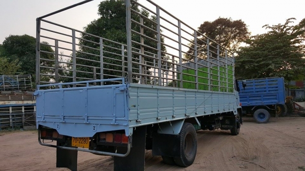 ขาย6ล้อยาว อีซูซุร็อคกี้ 195นางฟ้าปี38 FTR32LR กระบะยาว6.50เมตร แชชซีสวยเดิมบางภายในครบ เพาเวอร์ เบรคทิ๊ฟฟี่ พร้อมคอกแผงข้างเสริม หัวเดิมบาง เอกสารเล่มทะเบียนพร้อมโอน