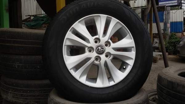 ขายล้อแม็กToyota revo 16"ยางปี15 สนใจติดต่อ ตาเล็ก ล้อและยางได้ครับ 081-3747940