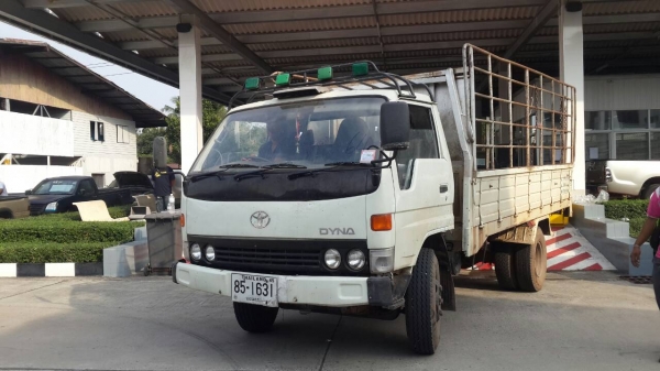 ขายด่วน หกล้อTOYOTA BU211 สภาพพร้อมใช้งาน เครื่องดี คีชชีสวย เอกสารเล่มทะเบียน พร้อมโอน