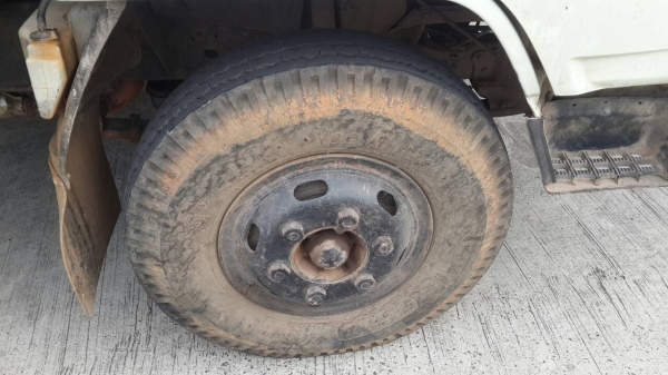 ขายด่วน หกล้อTOYOTA BU211 สภาพพร้อมใช้งาน เครื่องดี คีชชีสวย เอกสารเล่มทะเบียน พร้อมโอน