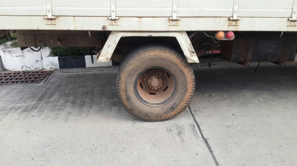 ขายด่วน หกล้อTOYOTA BU211 สภาพพร้อมใช้งาน เครื่องดี คีชชีสวย เอกสารเล่มทะเบียน พร้อมโอน