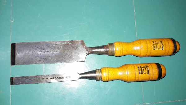 ขายสิ่วตราตีนงานเก่าอังกฤษ1/2"และ1 1/2"Made in England. ขายสิ่วตราตีนงานเก่าอังกฤษ1/2"และ1 1/2"Made in England.