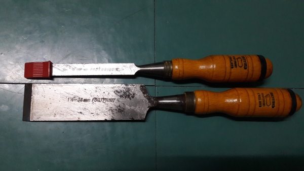 ขายสิ่วตราตีนงานเก่าอังกฤษ1/2"และ1 1/2"Made in England. ขายสิ่วตราตีนงานเก่าอังกฤษ1/2"และ1 1/2"Made in England.