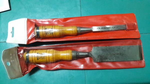 ขายสิ่วตราตีนงานเก่าอังกฤษ1/2"และ1 1/2"Made in England.