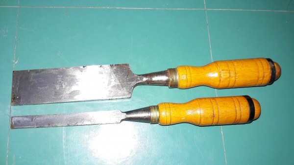 ขายสิ่วตราตีนงานเก่าอังกฤษ1/2"และ1 1/2"Made in England. ขายสิ่วตราตีนงานเก่าอังกฤษ1/2"และ1 1/2"Made in England.