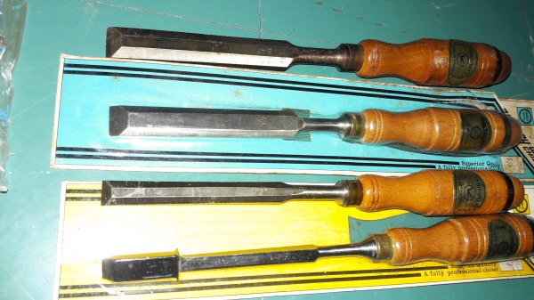 ขายสิ่วสวีเดน1ชุด4ด้าม ตราเหรียญทอง ตรานกนางนวล Made in Sweden.