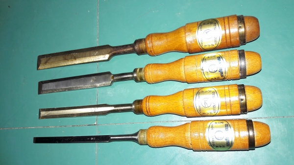 ขายสิ่วสวีเดน1ชุด4ด้าม ตราเหรียญทอง ตรานกนางนวล Made in Sweden.