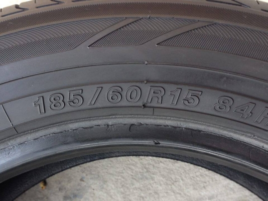 ยาง YOKOHAMA 185-60-15 ปี 13 made in japan 2 เส้น 1300  สภาพสวยๆไม่มีปะไม่บวมดอกยางเหลือเยอะวิ่งใด้อีกนานค่ะ