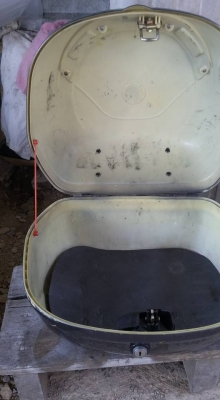 (ขายแล้วครับ  ขอบคุณพี่เสือ)  กล่องใส่ของหลังรถมอเตอร์ไซด์