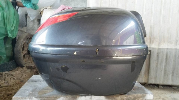 (ขายแล้วครับ  ขอบคุณพี่เสือ)  กล่องใส่ของหลังรถมอเตอร์ไซด์