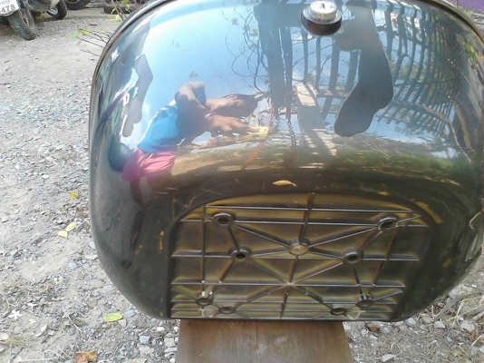 (ขายแล้วครับ  ขอบคุณพี่เสือ)  กล่องใส่ของหลังรถมอเตอร์ไซด์