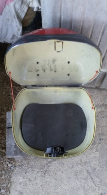 (ขายแล้วครับ  ขอบคุณพี่เสือ)  กล่องใส่ของหลังรถมอเตอร์ไซด์