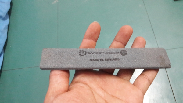 ขายหินลับมีดตราคนป่า Made in England.รุ่นเล็กยาวเรียว