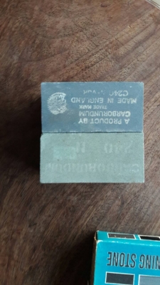 ขายหินลับมีดตราคนป่า Made in England.รุ่นหนาขนาด 2&times;4&times;2"