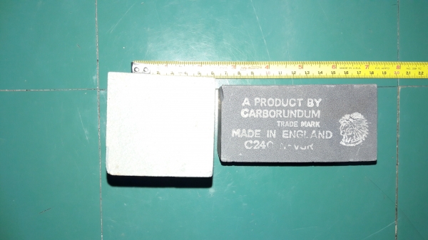 ขายหินลับมีดตราคนป่า Made in England.รุ่นหนาขนาด 2&times;4&times;2"