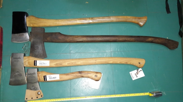 ขายขวานสวีเดนตราเสือ 1 1/4,2 2 1/4ปอน ตราเพชรจีนเก่า3 1/2ปอน