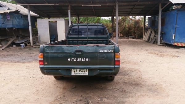 MITSUBISHI สตราด้า  ปี  40  เครื่องดี  ครัชชีสวย  รถพร้อมใช้งาน