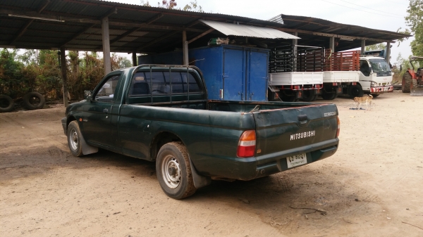 MITSUBISHI สตราด้า  ปี  40  เครื่องดี  ครัชชีสวย  รถพร้อมใช้งาน