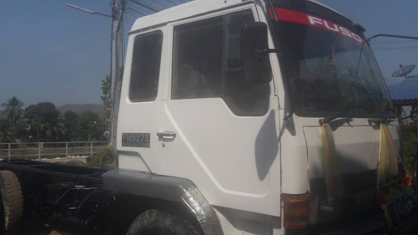 ขายรถบรรทุก Mitsubishi/Fuso 527 TD 195 เเรงม้า หังคัชชี พร้อมใช้งาน สนใจ ติดต่อ คุณเสน่ห์ 0932409414