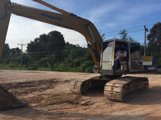 ขายรถแบคโฮ KOMATSU PC200--5 คอลโทรลสั้น ระบบไฟเต็ม เอกสารอินวอย ราคา 600000