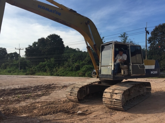 ขายรถแบคโฮ KOMATSU PC200--5 คอลโทรลสั้น ระบบไฟเต็ม เอกสารอินวอย ราคา 600000