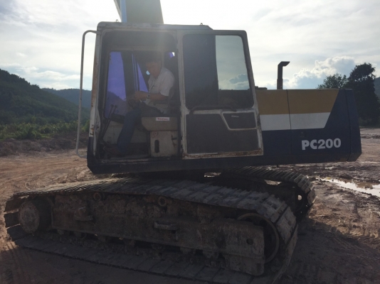 ขายรถแบคโฮ KOMATSU PC200--5 คอลโทรลสั้น ระบบไฟเต็ม เอกสารอินวอย ราคา 600000