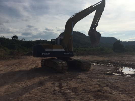 ขายรถแบคโฮ KOMATSU PC200--5 คอลโทรลสั้น ระบบไฟเต็ม เอกสารอินวอย ราคา 600000