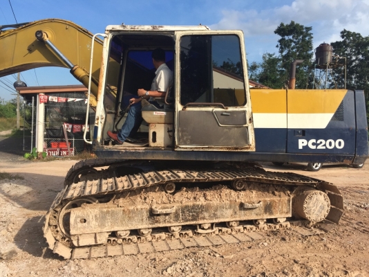 ขายรถแบคโฮ KOMATSU PC200--5 คอลโทรลสั้น ระบบไฟเต็ม เอกสารอินวอย ราคา 600000