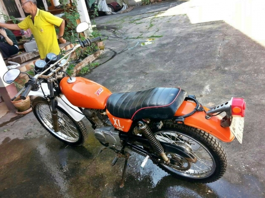 ขายHonda XL-125 รถวิบากหายากในตำนาน สีส้ม สภาพเดิมทั้งคันหายากมากๆ รถใช้งานได้ปกติ ทะเบียนเเท้พร้อมโอนได้ทั่วไทย!!!  ราคา 46,500บาท #&lrm;หาซื้ออยู่รับรองไม่ผิดหวังเเน่นอน  (มีบริการจัดส่งได้ทั่วไทย)  สนใจติดต่อทักแชทมาเลย  โทร : 083-754-5417 / 090-214-78