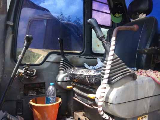 ขายรถแบคโฮ KOMATSU PC200-6 ระบบไฟเต็ม ซีเรียล 92000 ไม่มีเอกสาร ราคา 850000