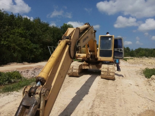 ขายรถแบคโฮ KOMATSU PC200-6 ระบบไฟเต็ม ซีเรียล 92000 ไม่มีเอกสาร ราคา 850000