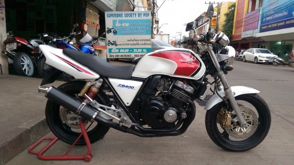 ขายคับ HONDA CB400 ปี98เวอร์ชั่นSไมล์แดง สีสวย ท่อแต่ง แฮนด์บาร์ กันล้ม อินวอยส์ สรรพสามิตร ราคา 69500 บาท ส่งได้ทั่วไทยคับ สนใจติดต่อ 081-0578282 FACEBOOK ชาญณรงค์ ป๊อป ชัยอมฤต ไอดีไลน์ POPBIGBIKESAKON คับ สนใจรถสวย ถูก ดี ต้อง POP BIGBIKE SAKONNAKHON คล