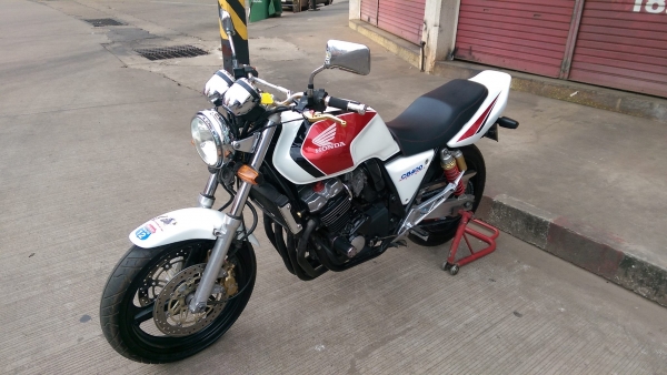 ขายคับ HONDA CB400 ปี98เวอร์ชั่นSไมล์แดง สีสวย ท่อแต่ง แฮนด์บาร์ กันล้ม อินวอยส์ สรรพสามิตร ราคา 69500 บาท ส่งได้ทั่วไทยคับ สนใจติดต่อ 081-0578282 FACEBOOK ชาญณรงค์ ป๊อป ชัยอมฤต ไอดีไลน์ POPBIGBIKESAKON คับ สนใจรถสวย ถูก ดี ต้อง POP BIGBIKE SAKONNAKHON คล