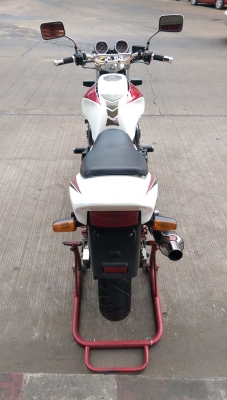 ขายคับ HONDA CB400 ปี98เวอร์ชั่นSไมล์แดง สีสวย ท่อแต่ง แฮนด์บาร์ กันล้ม อินวอยส์ สรรพสามิตร ราคา 69500 บาท ส่งได้ทั่วไทยคับ สนใจติดต่อ 081-0578282 FACEBOOK ชาญณรงค์ ป๊อป ชัยอมฤต ไอดีไลน์ POPBIGBIKESAKON คับ สนใจรถสวย ถูก ดี ต้อง POP BIGBIKE SAKONNAKHON คล