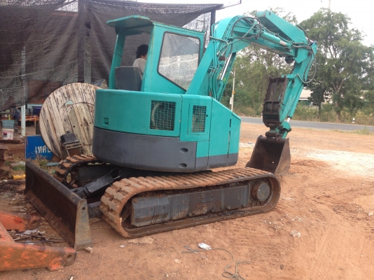 ขายรถแบคโฮpc 50uu เก่านอกไม่เคยใช้งานในไทยมาก่อนครับทั้งตักทั้งคีบทั้งดันครับ