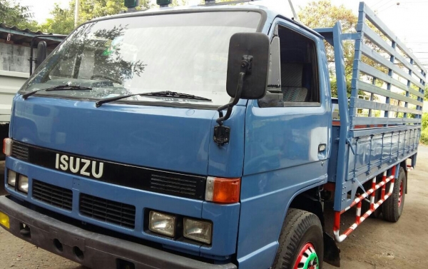 หกล้อ อีซูซุ NPR115ช่วงล่างใหญ่ Fหน้าFหลัง ยาง8.25 ยาว5ม สภาพดีเดิมบางสวยพร้อมใช้ ทะเบียนพร้อมโอน