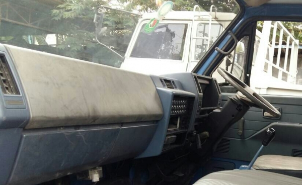 หกล้อ อีซูซุ NPR115ช่วงล่างใหญ่ Fหน้าFหลัง ยาง8.25 ยาว5ม สภาพดีเดิมบางสวยพร้อมใช้ ทะเบียนพร้อมโอน