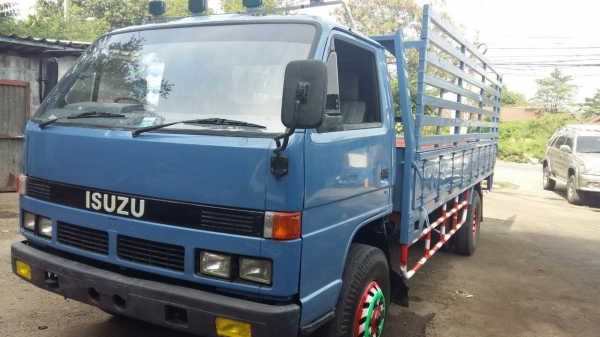 หกล้อ อีซูซุ NPR115ช่วงล่างใหญ่ Fหน้าFหลัง ยาง8.25 ยาว5ม สภาพดีเดิมบางสวยพร้อมใช้ ทะเบียนพร้อมโอน