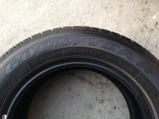 ยาง GOOD YEAR 185-65-14 ปี 11 4 เส้น 2000 สภาพสวยๆไม่บวมดอกยางเหลือเยอะวิ่งใด้อีกนานค่ะ