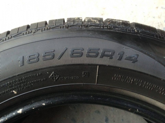 ยาง GOOD YEAR 185-65-14 ปี 11 4 เส้น 2000 สภาพสวยๆไม่บวมดอกยางเหลือเยอะวิ่งใด้อีกนานค่ะ
