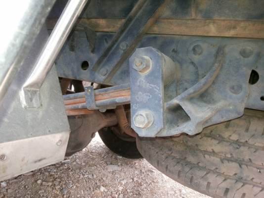 รถบรรทุก ISUZU 4 ล้อกลาง ปี 54 เครื่อง 3000 แรง เป็นกระบะพร้อมเครื่องทำความเย็น ตู้สแตนเลท ราคคา 370,000 บ.รถอยู่ดอนเมือง