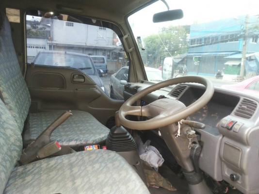 รถบรรทุก ISUZU 4 ล้อกลาง ปี 54 เครื่อง 3000 แรง เป็นกระบะพร้อมเครื่องทำความเย็น ตู้สแตนเลท ราคคา 370,000 บ.รถอยู่ดอนเมือง