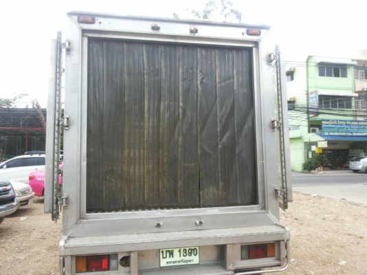 รถบรรทุก ISUZU 4 ล้อกลาง ปี 54 เครื่อง 3000 แรง เป็นกระบะพร้อมเครื่องทำความเย็น ตู้สแตนเลท ราคคา 370,000 บ.รถอยู่ดอนเมือง