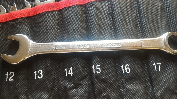 ชุดประแจรวม (แหวน-ปากตาย) 14ชื้น ยี่ห้อ JSS มีเบอร์ 8 - 24 เหมาะเอาติดรถติดบ้านไว้  ซองบรรจุเป็นช่องๆ