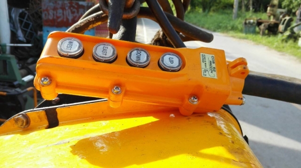 ==== SOLD ==== รอกโซ่ HITACHI 2 TON. ไฟ 380V. โซ่ยาว 8 เมตร ดึงนิ่มพร้อมใช้ ไม่แพงครับ!!