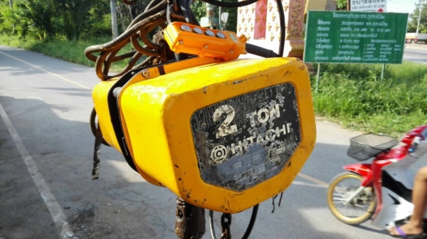 ==== SOLD ==== รอกโซ่ HITACHI 2 TON. ไฟ 380V. โซ่ยาว 8 เมตร ดึงนิ่มพร้อมใช้ ไม่แพงครับ!!